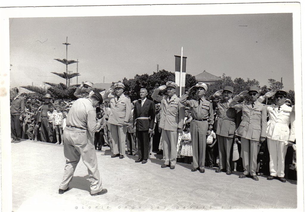 BOU SFER 06 JUILLET 1958 POSE DE LA PREMIERE PIERRE DU MONUMENT AUX MORTS 026.JPG